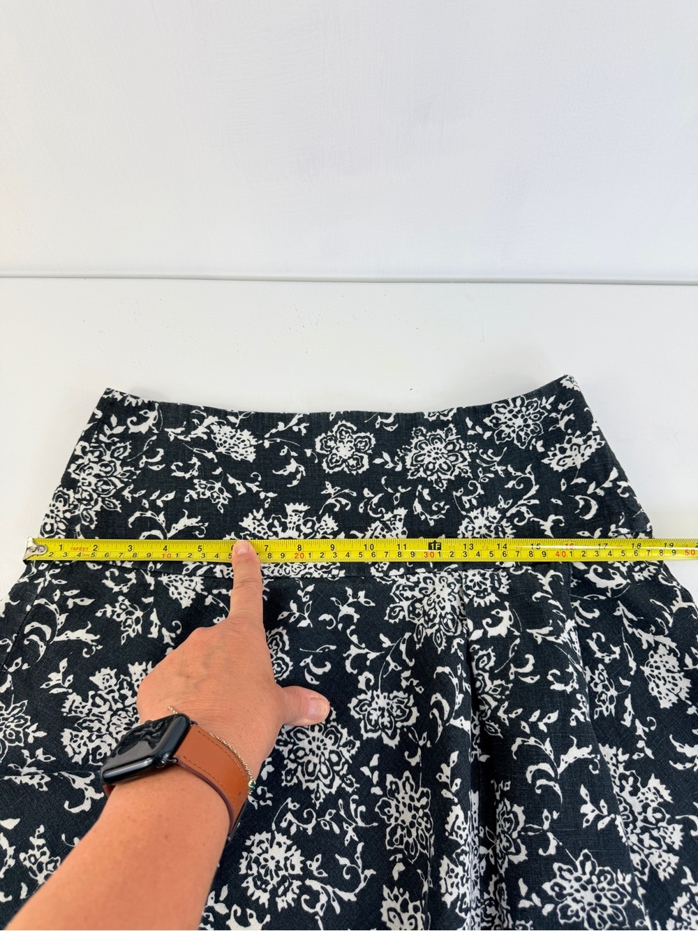 GAP 100% linen Skirt w/100% cotton lining Black‎ and White Floral Skater Skirt - Picture 9 of 11